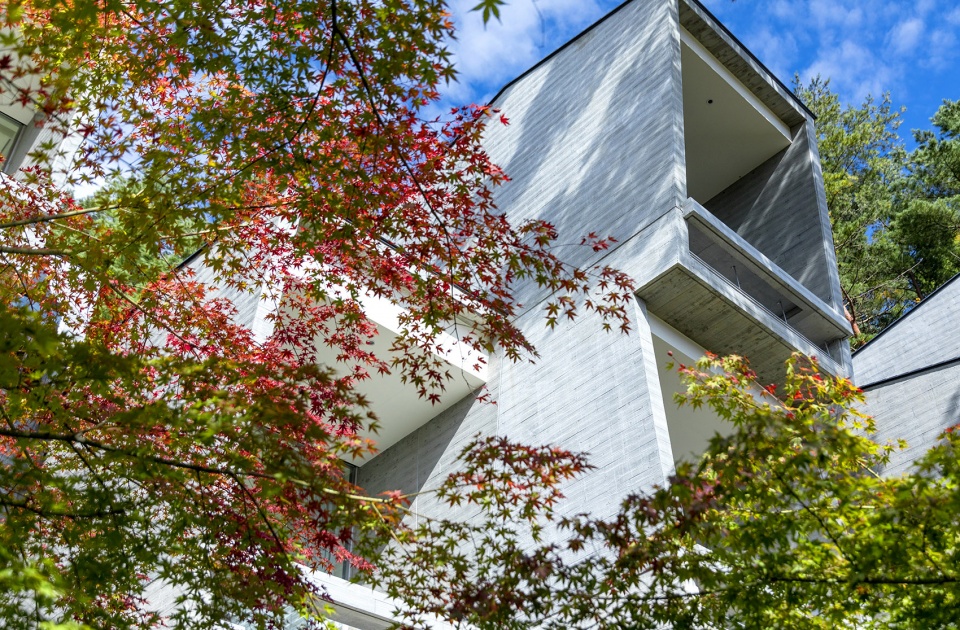 hoshinoya fuji by azuma architect associates