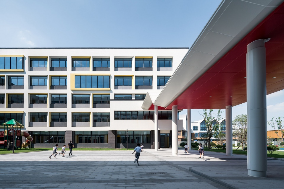 shanghai united international school qingpu campus china by tobe architects