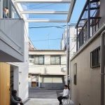 Balcony House by Takeshi Hosaka Architects