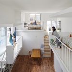 Balcony House by Takeshi Hosaka Architects