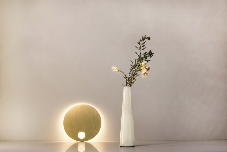 subtle happiness table lamp push design