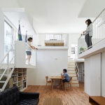 Balcony House by Takeshi Hosaka Architects