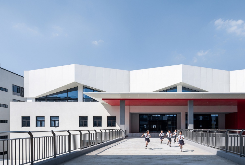 shanghai united international school qingpu campus china by tobe architects