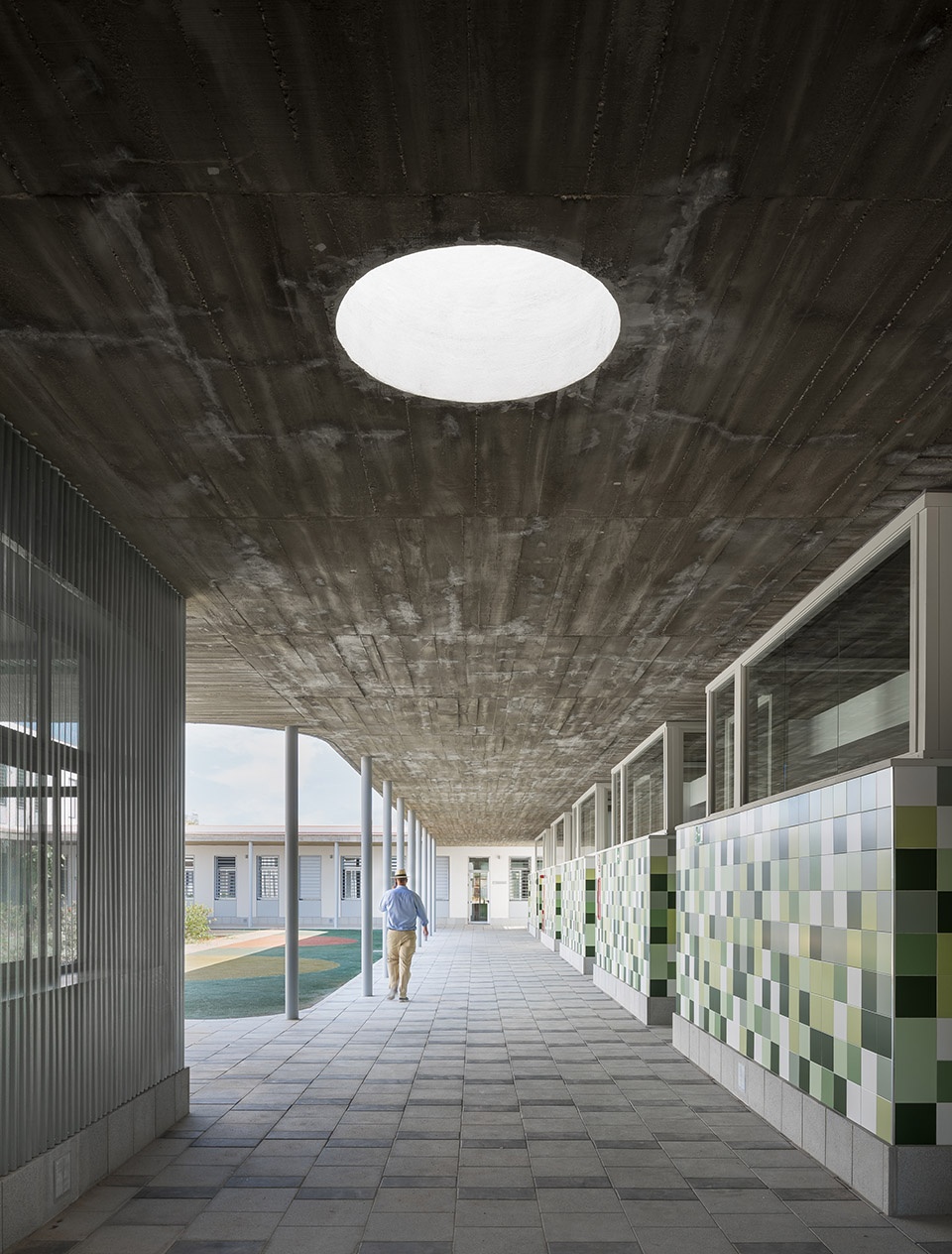 eucaliptus school by gabriel verd arquitectos