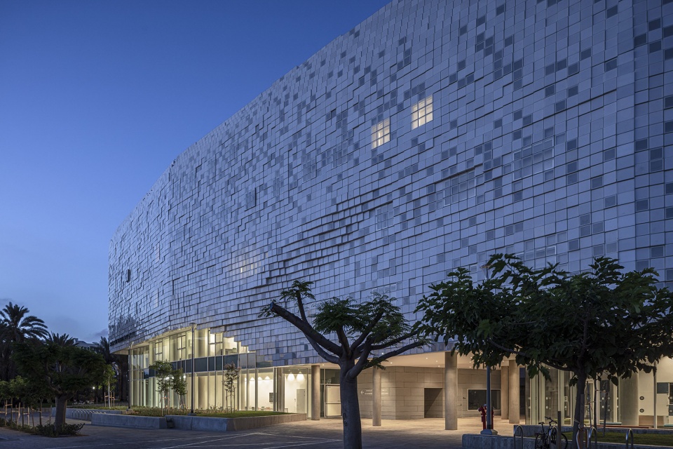 check point building by kimmel eshkolot architects