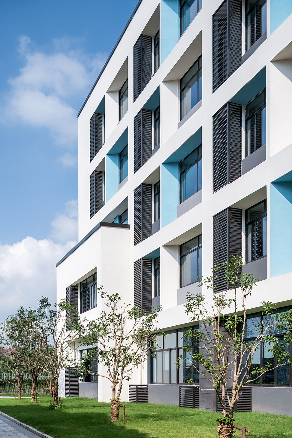 shanghai united international school qingpu campus china by tobe architects
