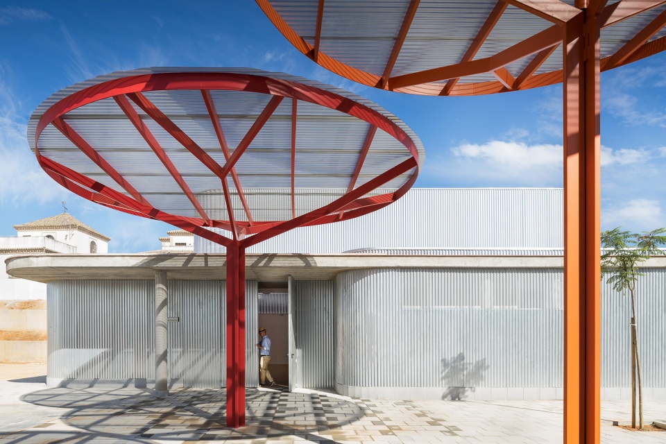 eucaliptus school by gabriel verd arquitectos