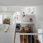 Balcony House by Takeshi Hosaka Architects