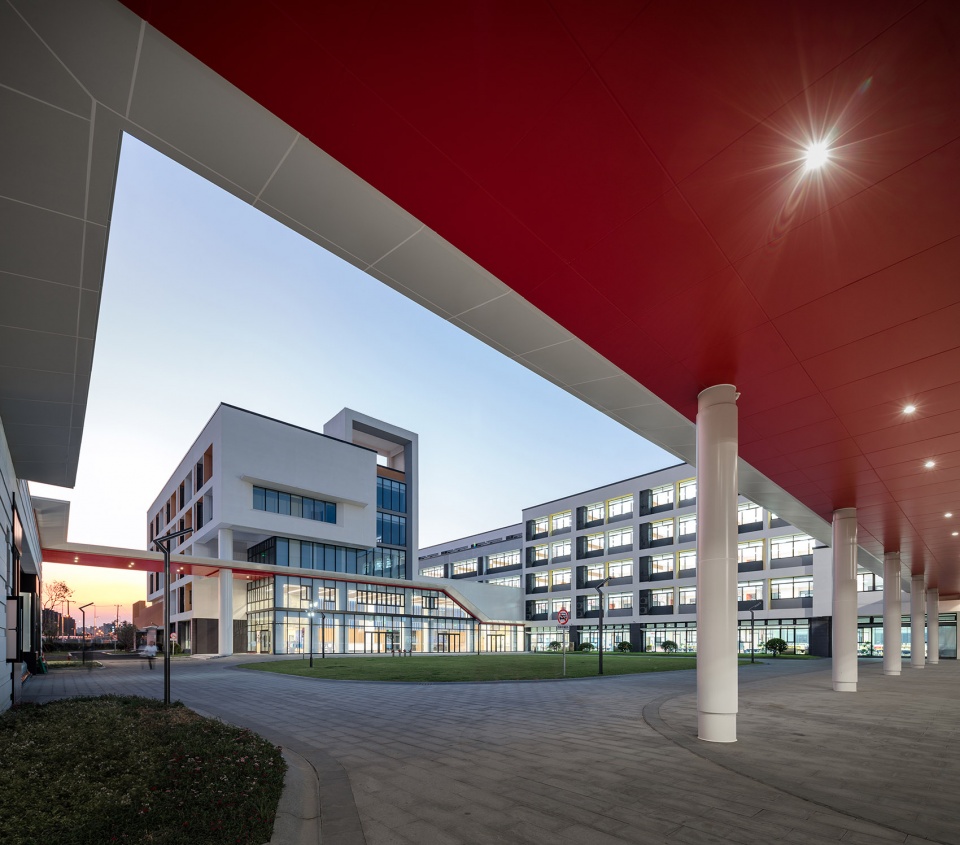 shanghai united international school qingpu campus china by tobe architects