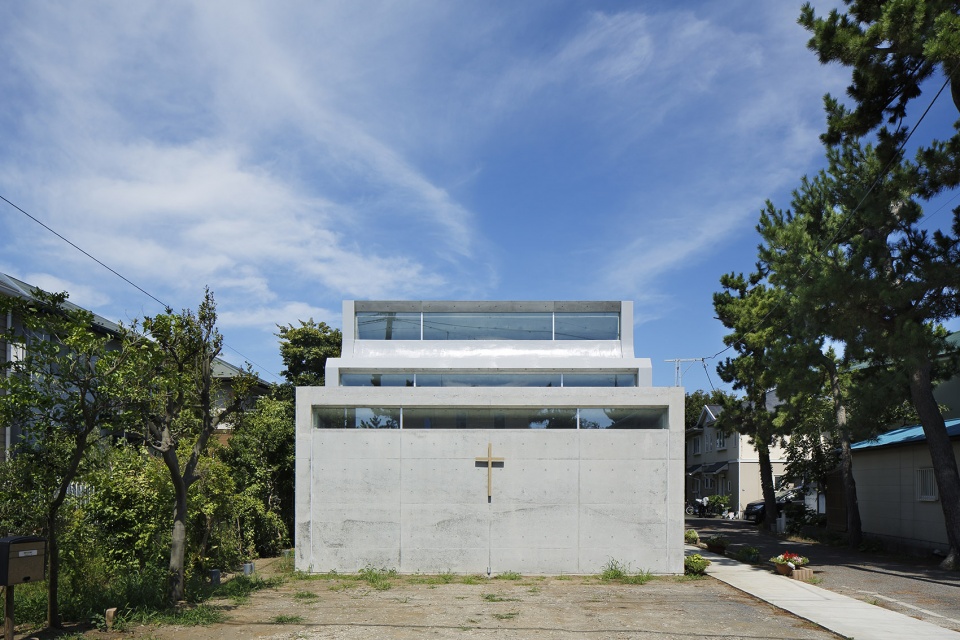 shonan christ church by takeshi hosaka architects