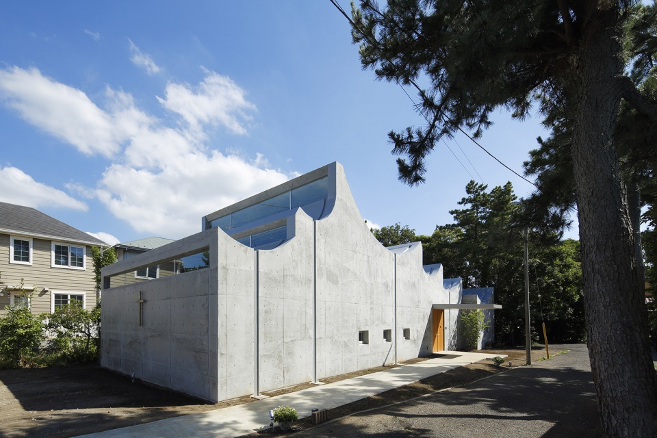 shonan christ church by takeshi hosaka architects