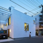 Balcony House by Takeshi Hosaka Architects