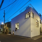 Balcony House by Takeshi Hosaka Architects
