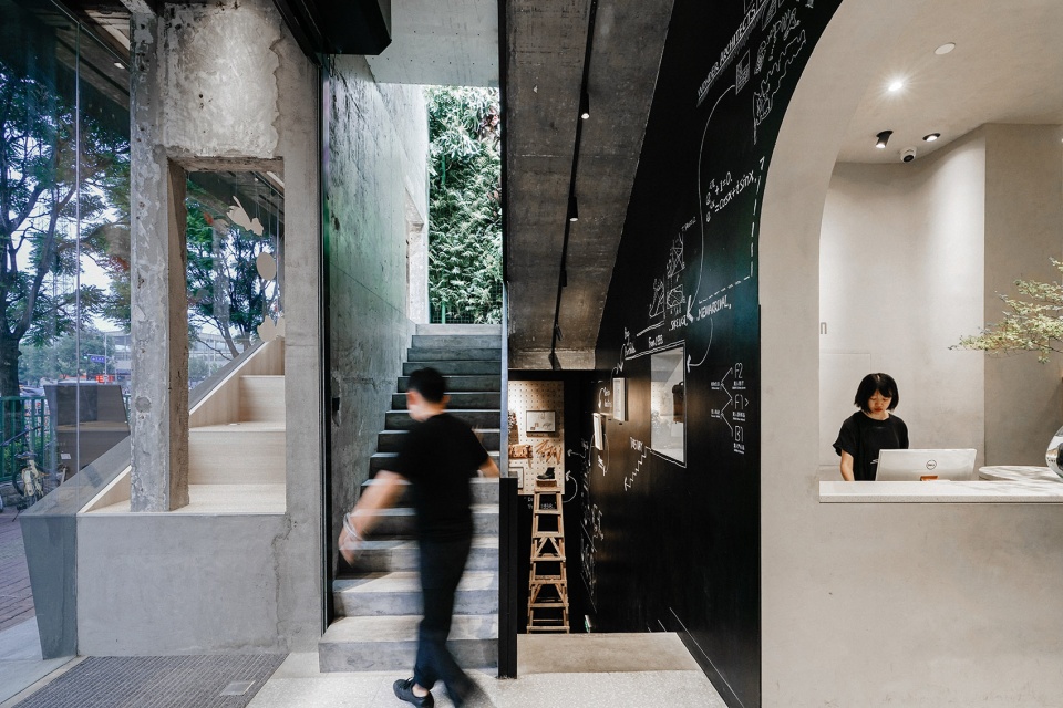 beijing wudaokou store of suren leather goods china by wonder architects