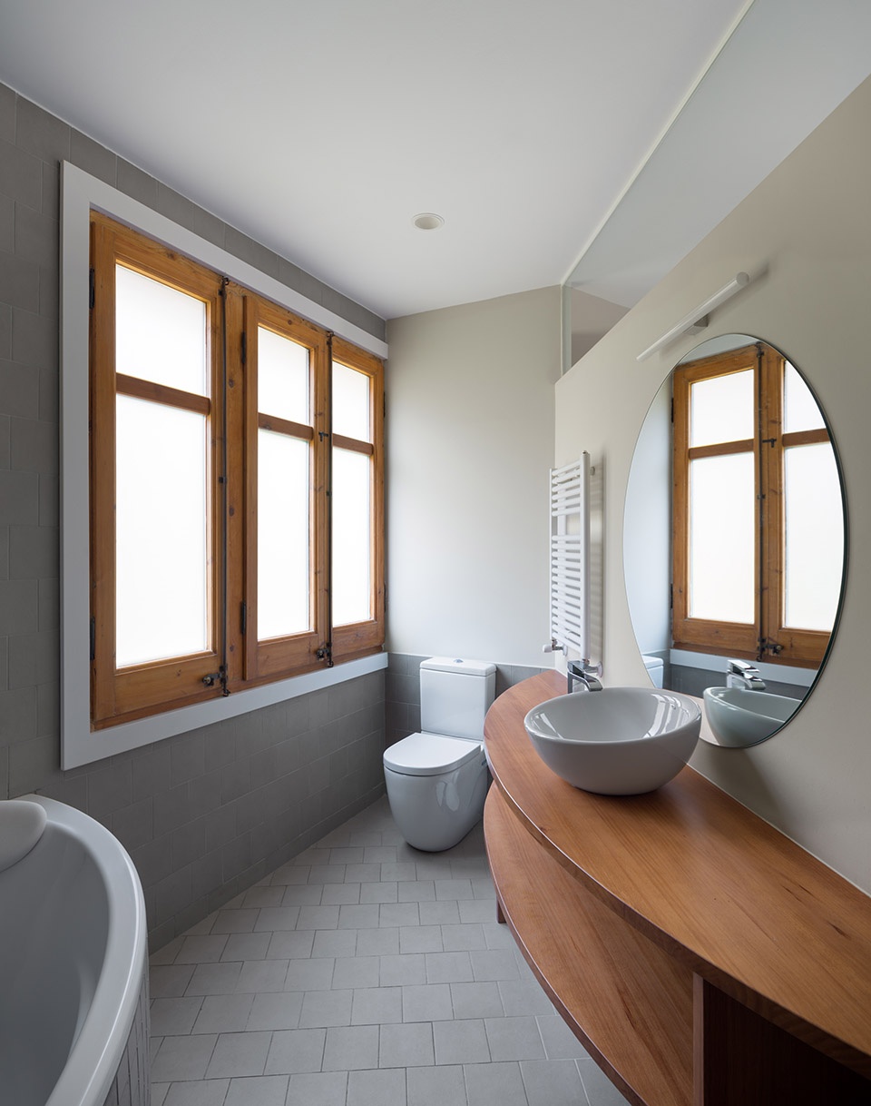 ausias march apartment renovation by hiha studio