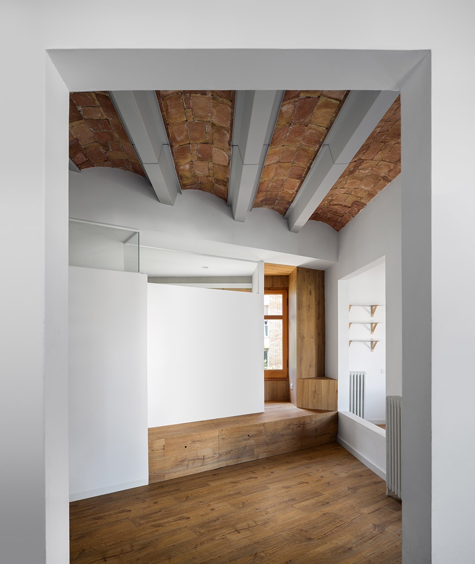 ausias march apartment renovation by hiha studio