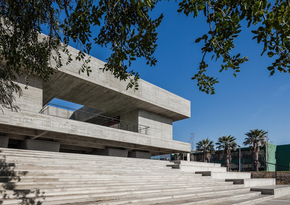 entrance1 LuIs de Freitas Branco School as atelier de santos arquitectura