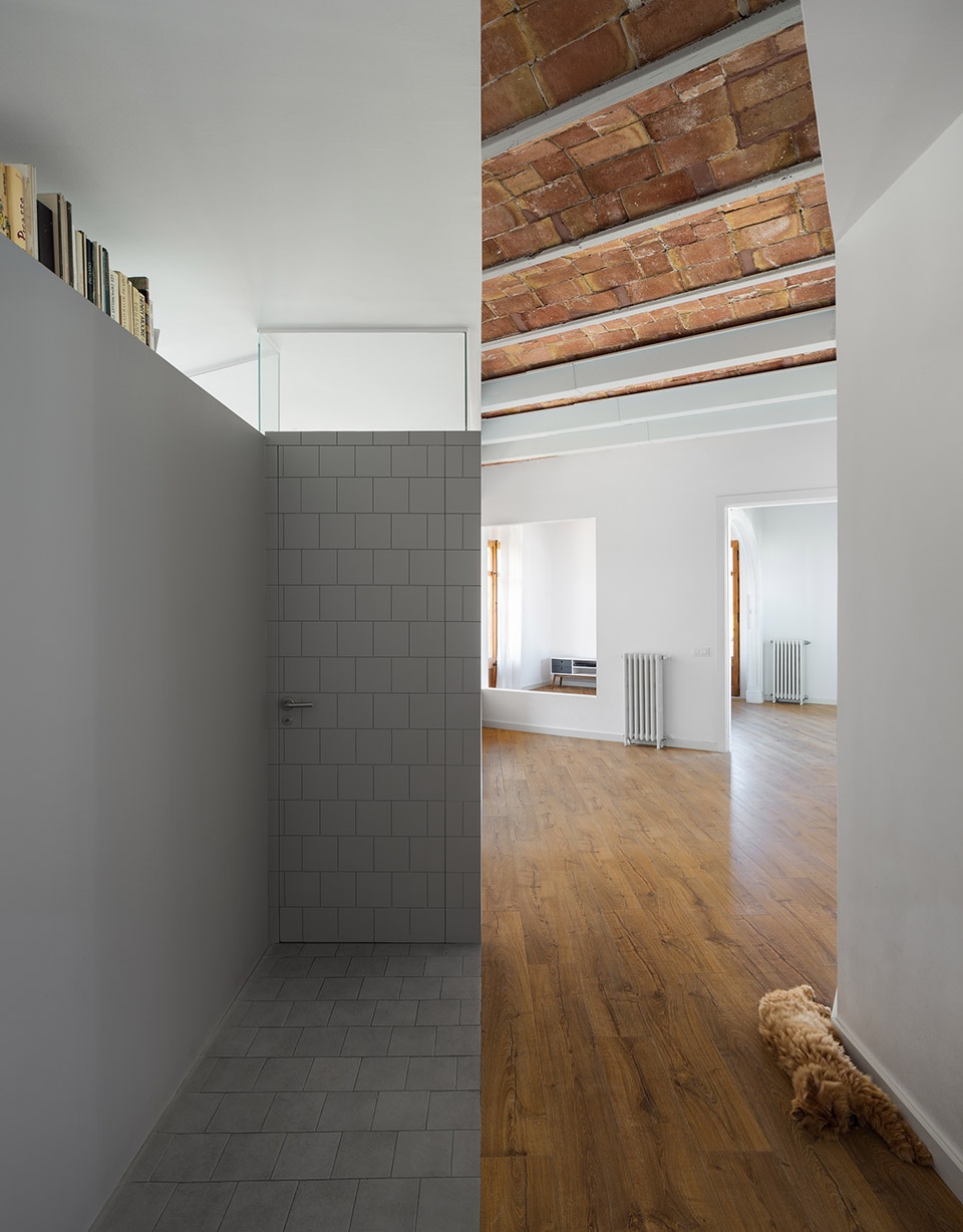 ausias march apartment renovation by hiha studio