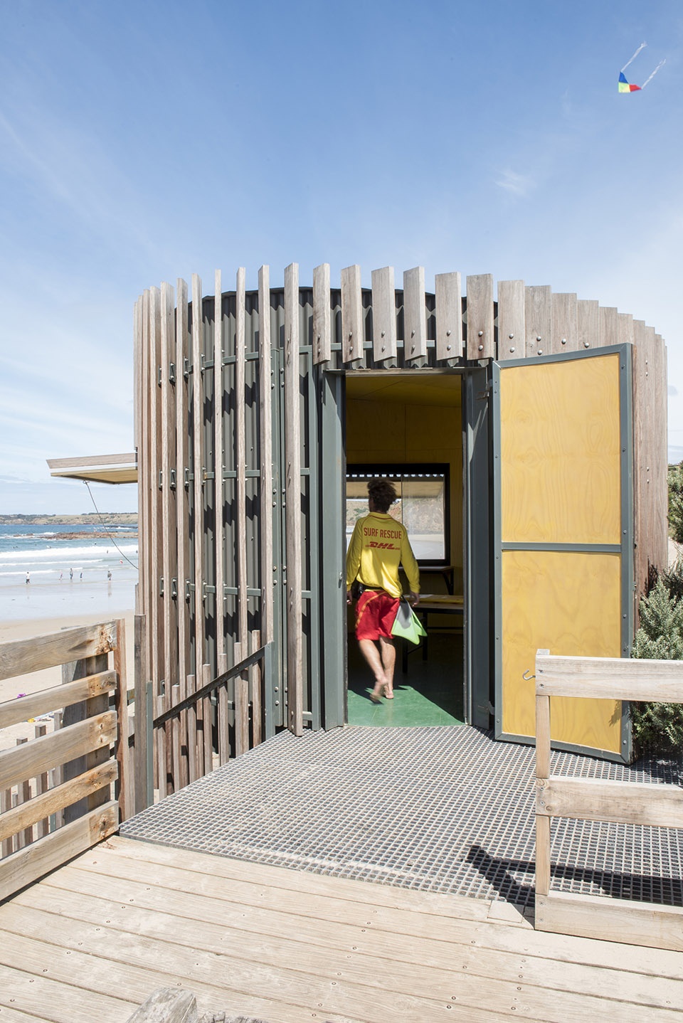smiths beach surf life saving tower by mrtn architects