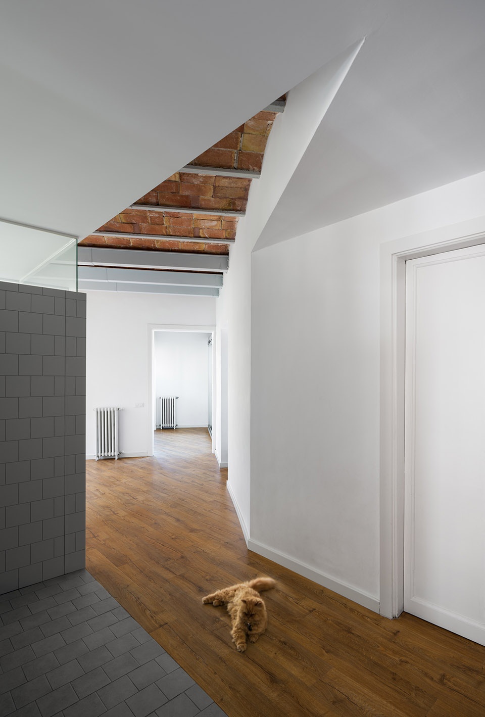 ausias march apartment renovation by hiha studio