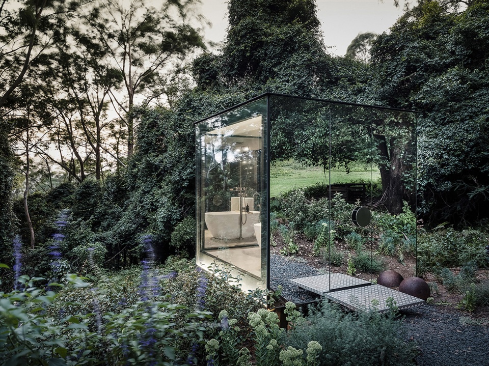 kangaroo valley outhouse by madeleine blanchfield architects