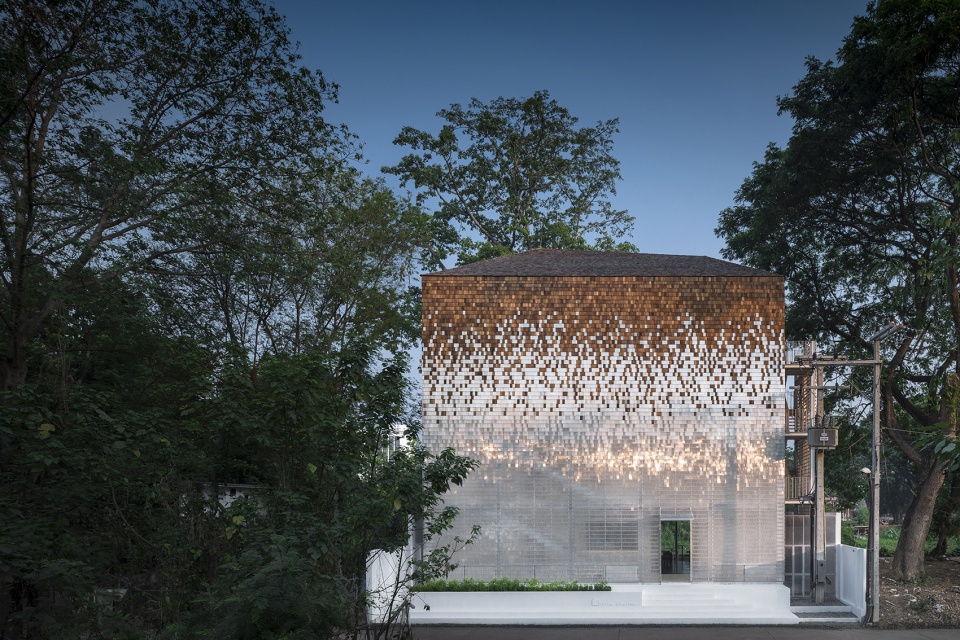 little shelter hotel by department of architectur