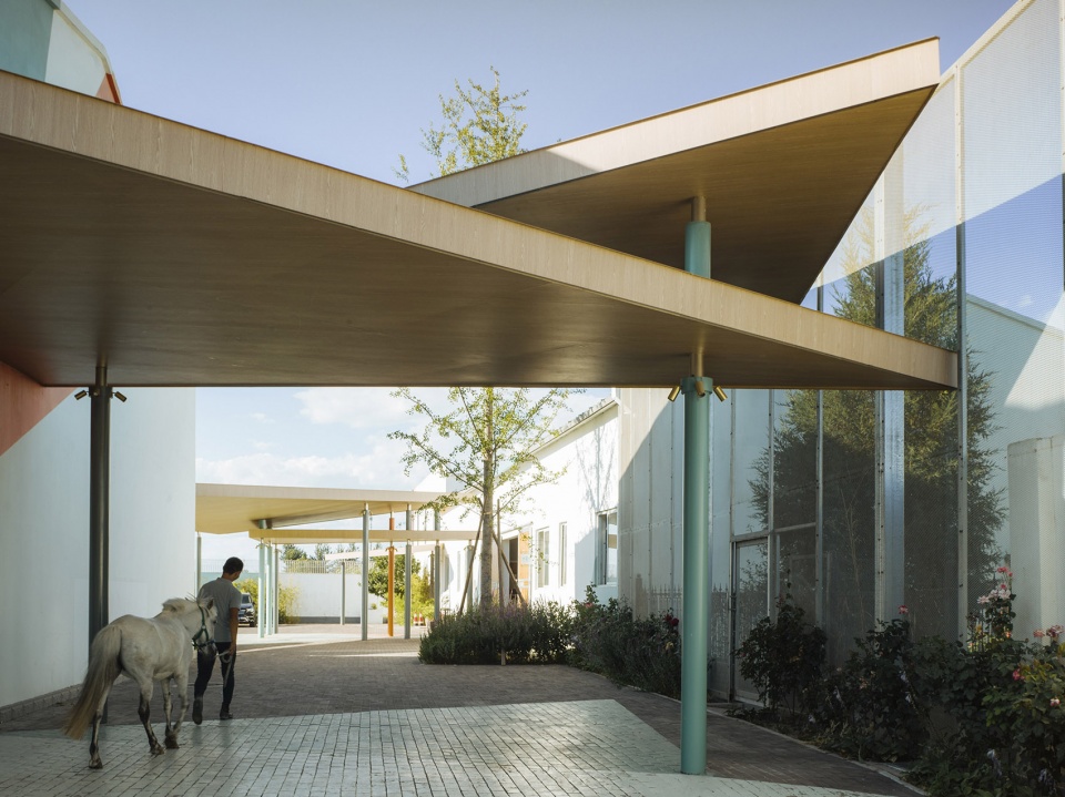 rider partner equestrian club china by dl atelier