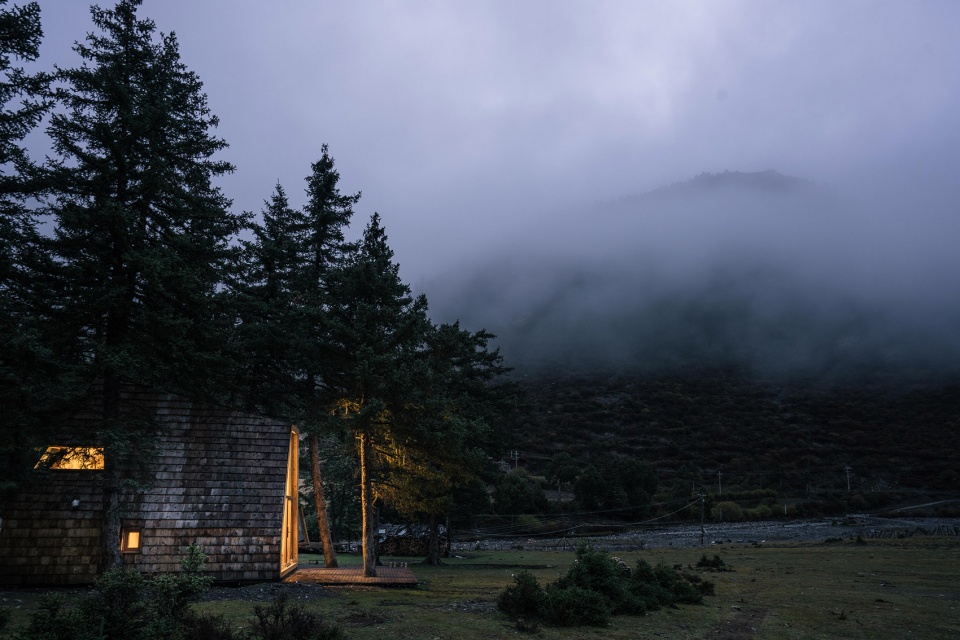 light over clouds tree house hotel china by weestudio