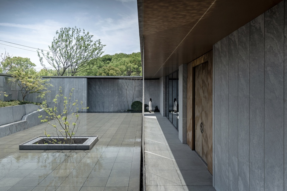 courtyard of suzhou stream villa change studio