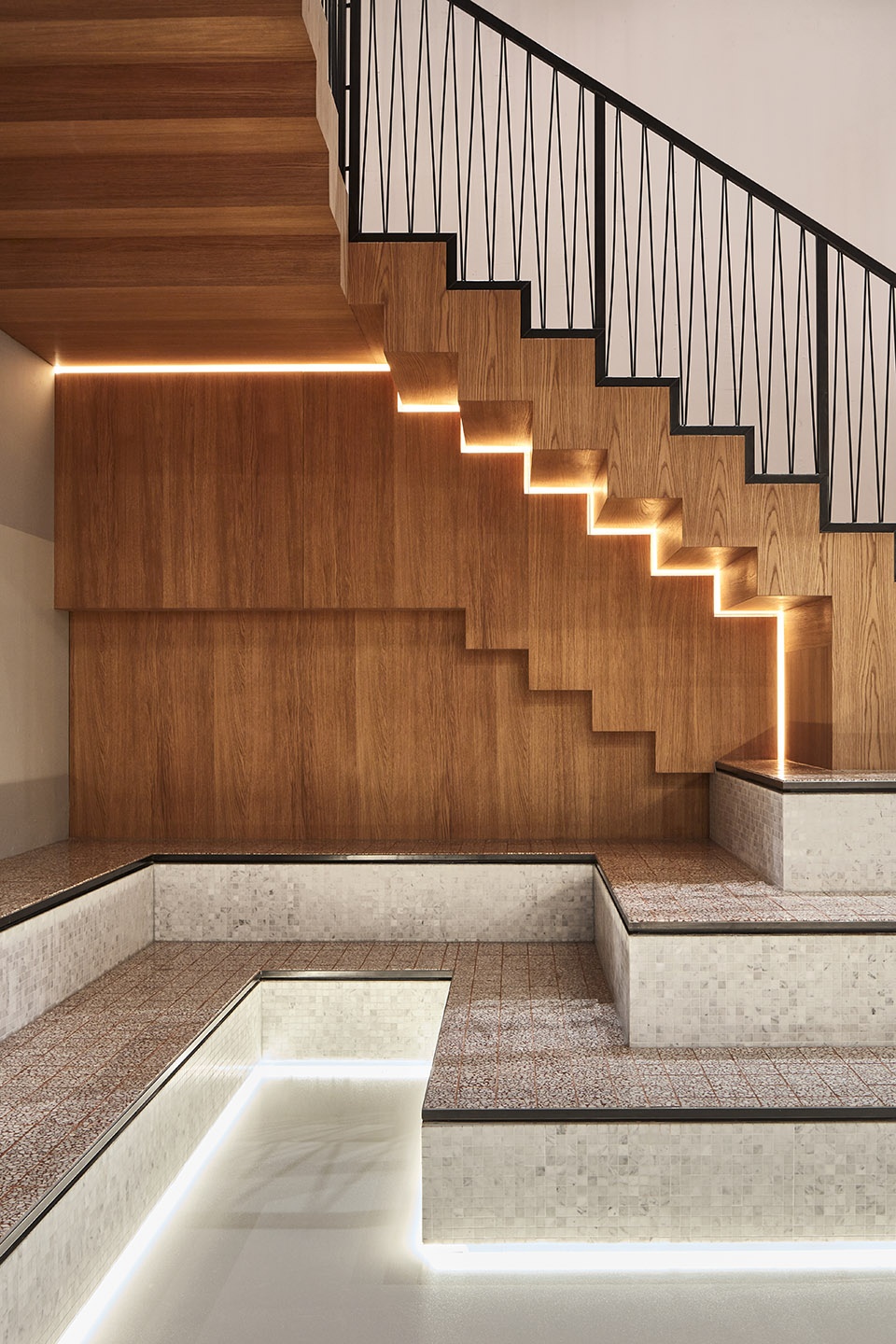 foodhallen den haag by studio modijefsky