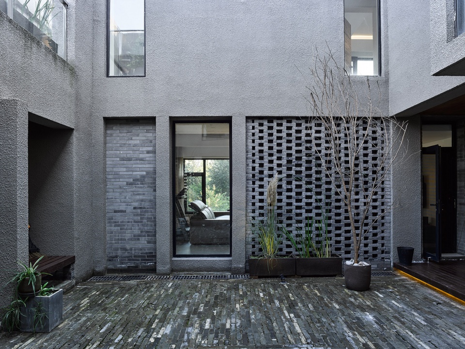 A house of walls DustART Office