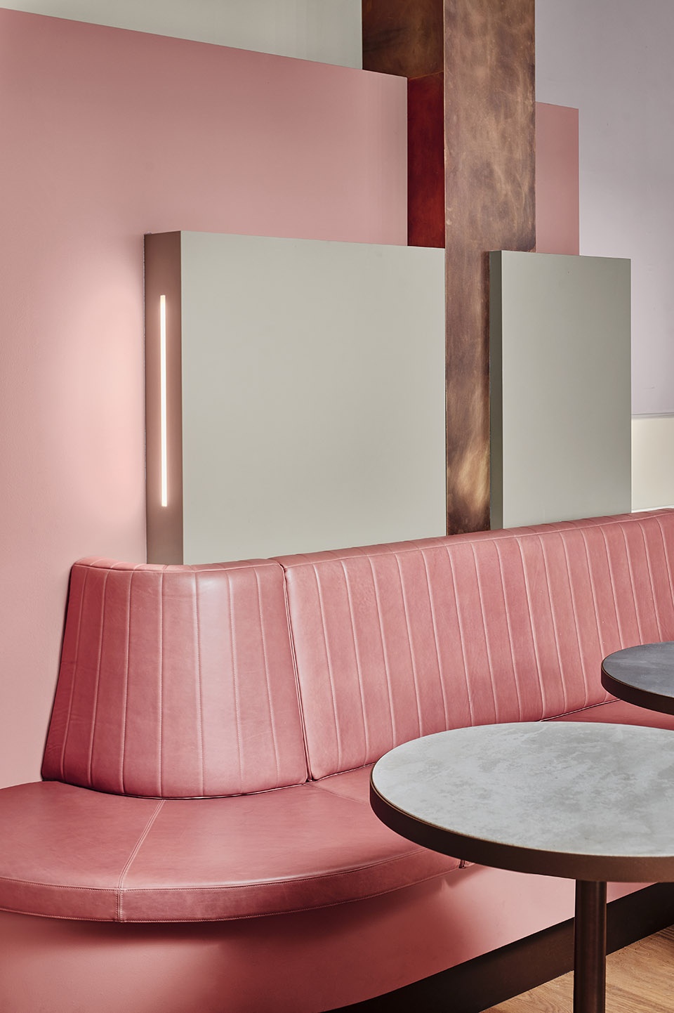 foodhallen den haag by studio modijefsky