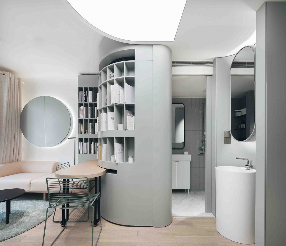 a house with huge differences pone architecture