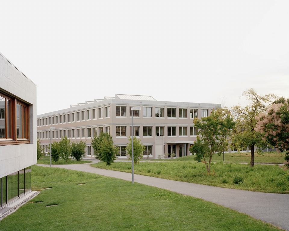 secondary school romanshorn by bak gordon arquitectos architekturburo bernhard maurer gmbh