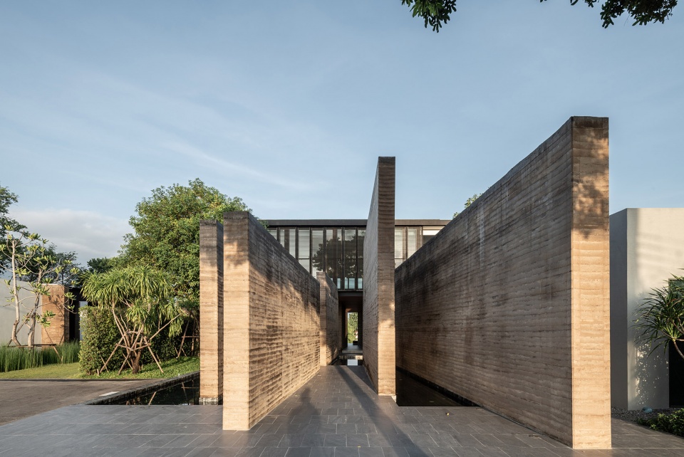 tara villa by idin architects