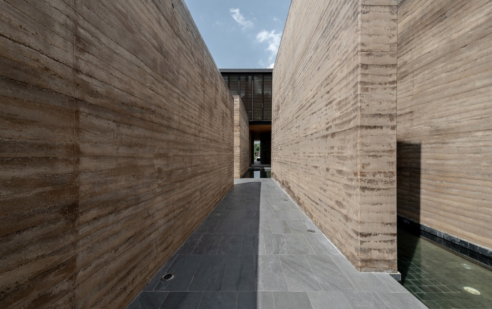 tara villa by idin architects