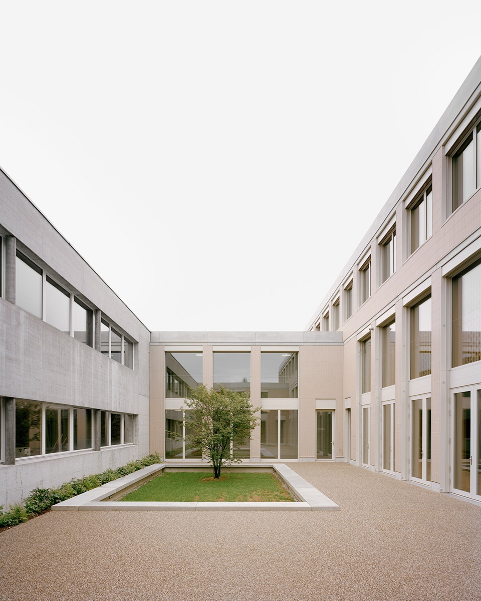 secondary school romanshorn by bak gordon arquitectos architekturburo bernhard maurer gmbh