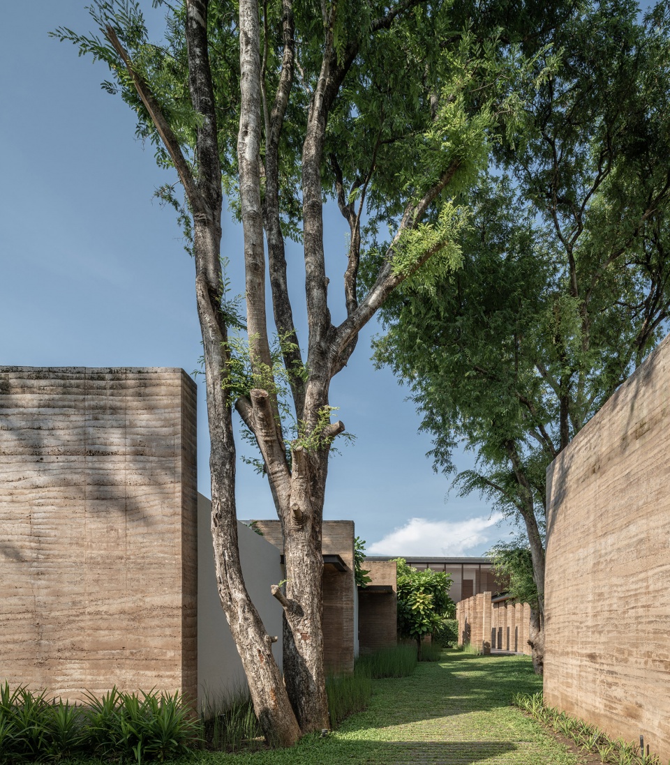 tara villa by idin architects