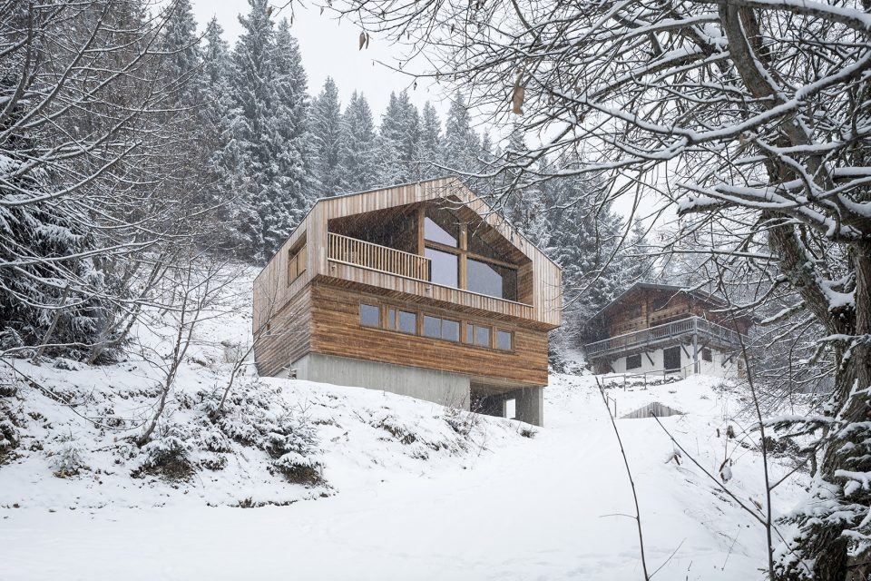 Mountain House By Studio Razavi Architecture 960x640