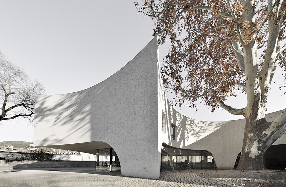 treehugger tourist information office by modusarchitects
