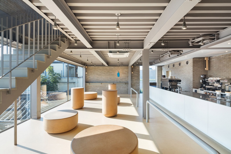 blue bottle coffee samcheongdong cafe by schemata architects