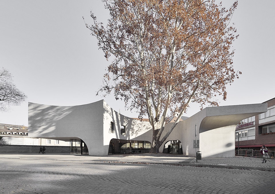 treehugger tourist information office by modusarchitects