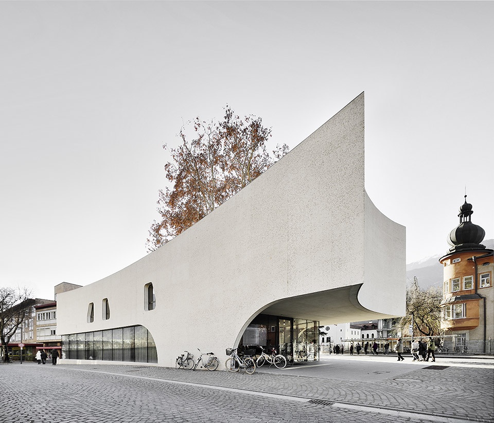 treehugger tourist information office by modusarchitects