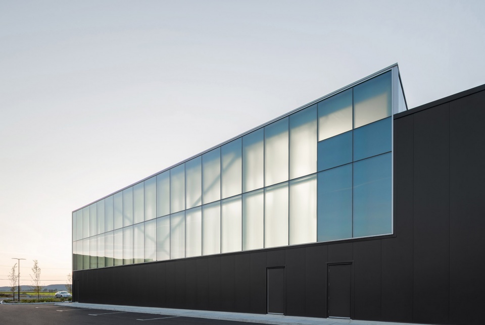 beloeil aquatics centre by lemay