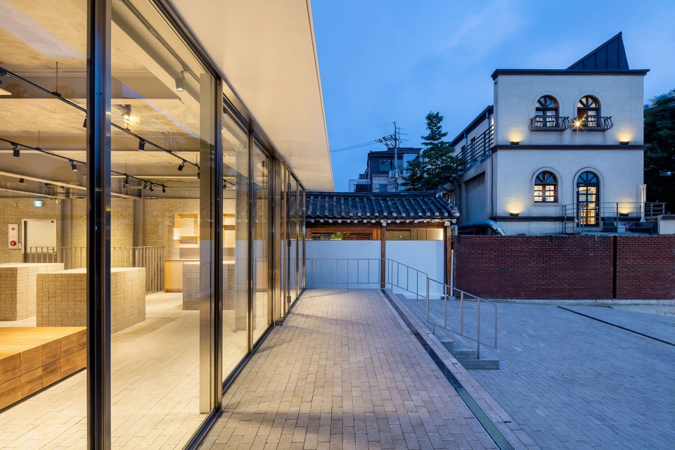 blue bottle coffee samcheongdong cafe by schemata architects