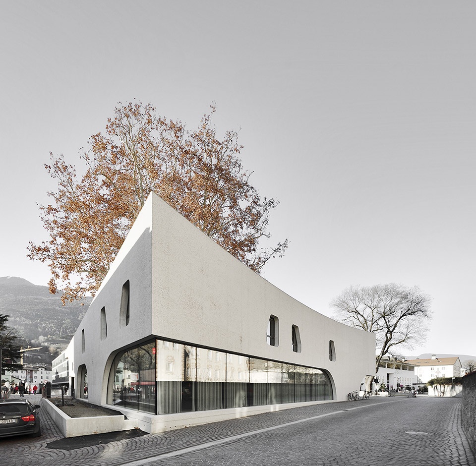 treehugger tourist information office by modusarchitects