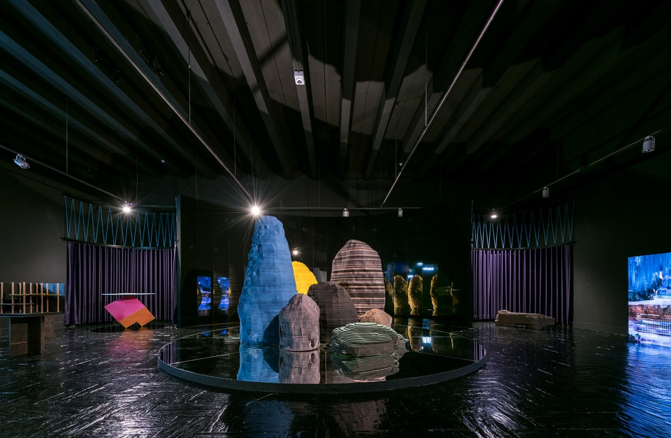 astral bodies enorme studio finsa
