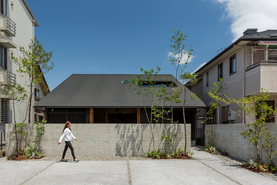 hikone house by hearth architects