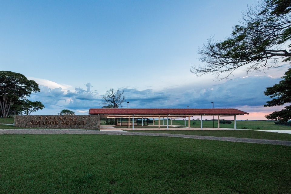 tatersal amador aguiar by bruno rossi arquitetos