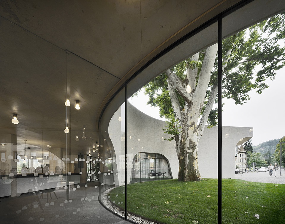 treehugger tourist information office by modusarchitects